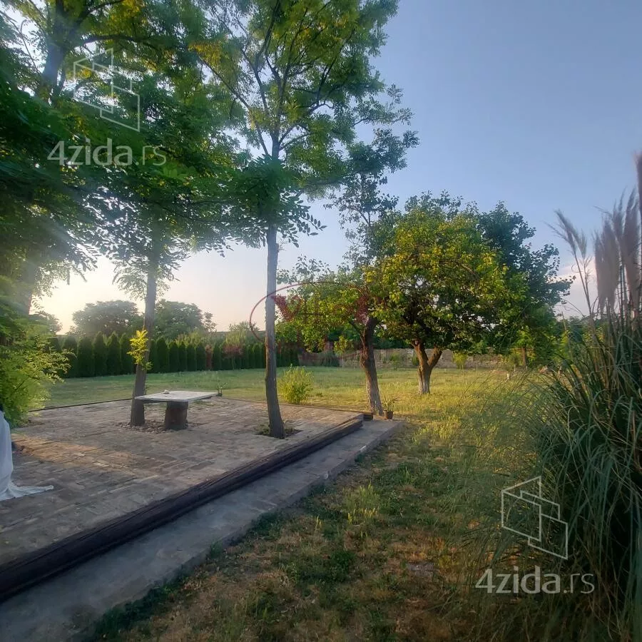 Plac | 4zida