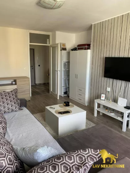 BRAĆE DRONJAK | 4zida.rs