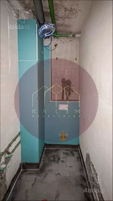 Poslovna zgrada | 4zida