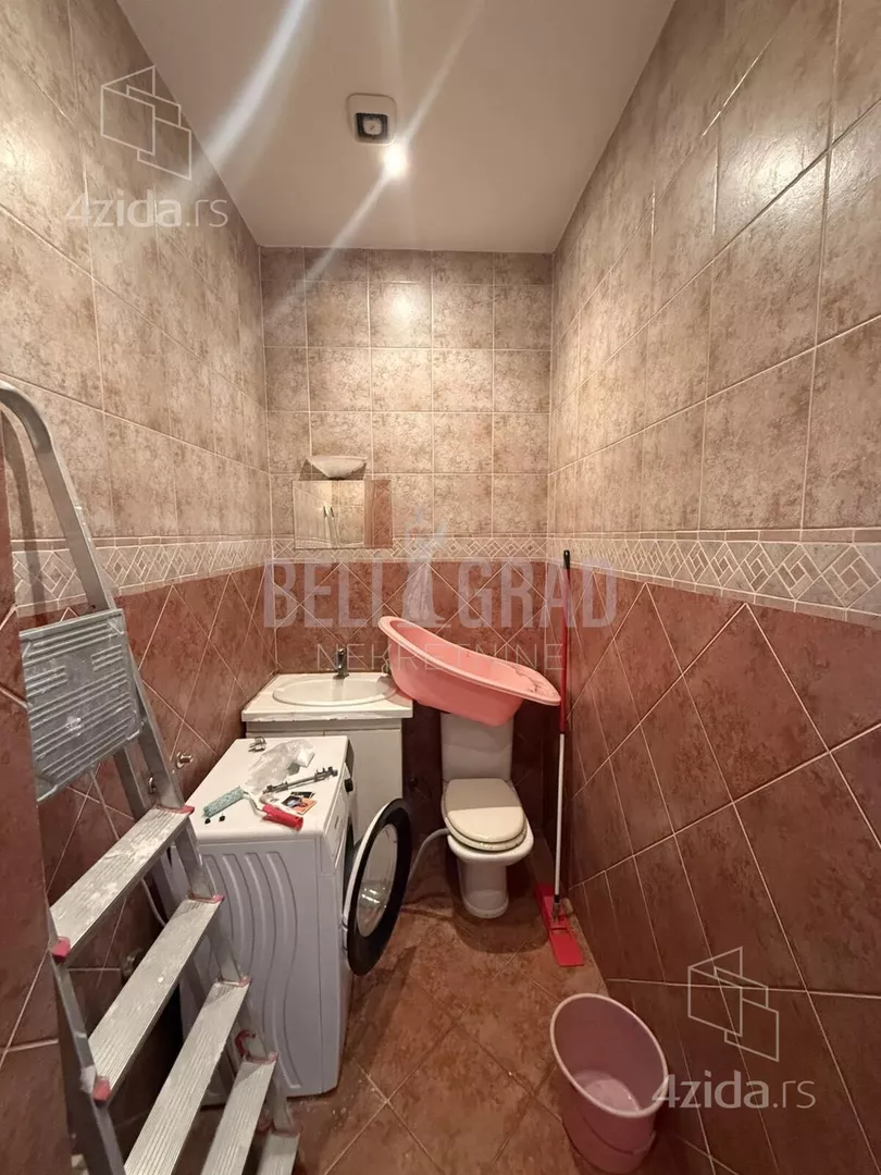 Šestosoban stan | 4zida