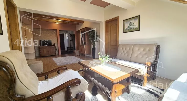 Četvoroiposoban stan | 4zida