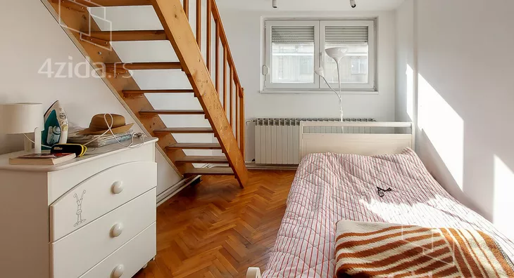 Šestosoban stan | 4zida