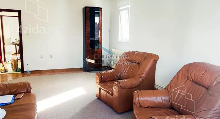 Četvoroiposoban stan | 4zida