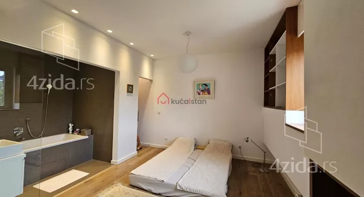 Četvoroiposoban stan | 4zida