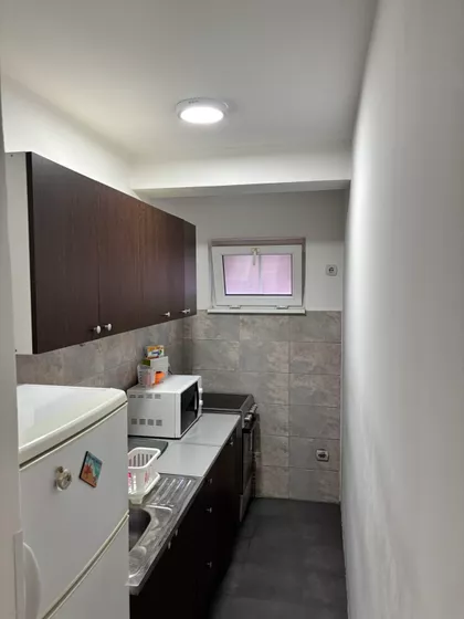 Sedmog Jula 77A | 4zida.rs