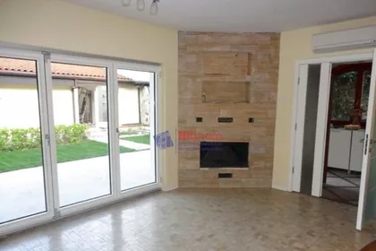 kod Francuske škole | 4zida.rs