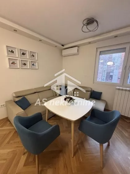 Vukov Spomenik | 4zida.rs