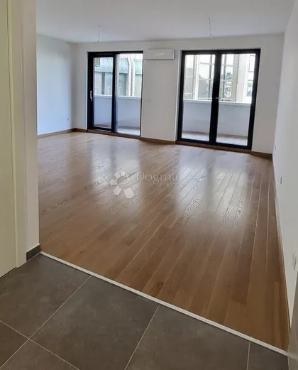 Trg Galerija | 4zida.rs