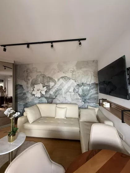 Lasla Gala | 4zida.rs