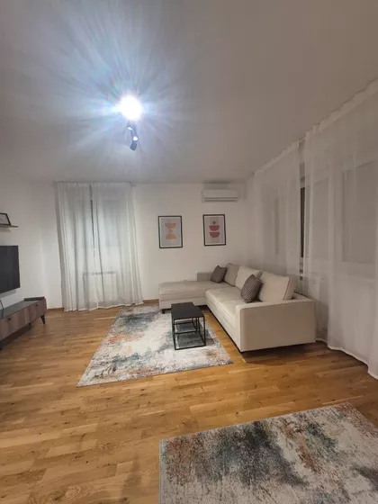 Dva Bela Goluba | 4zida.rs