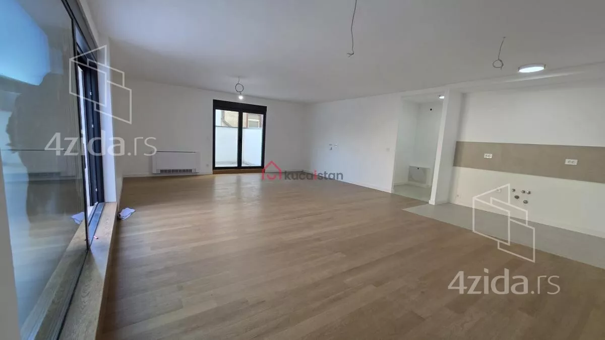 Četvoroiposoban stan | 4zida