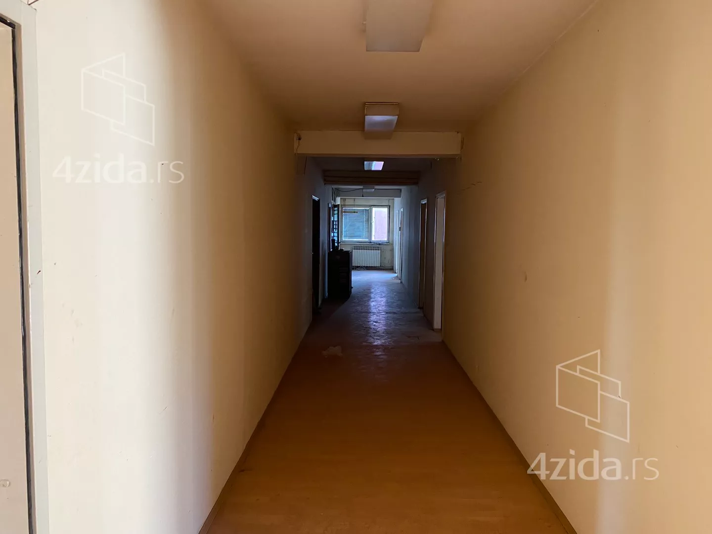 Poslovna zgrada | 4zida