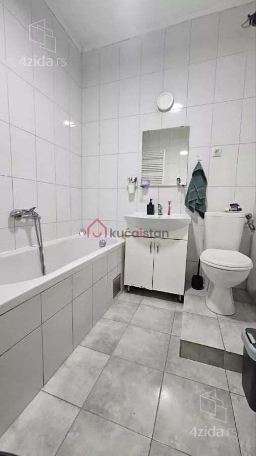 Petosoban stan | 4zida