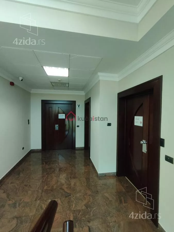 Poslovna zgrada | 4zida