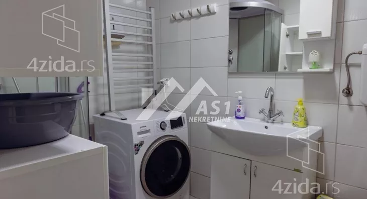 Četvoroiposoban stan | 4zida