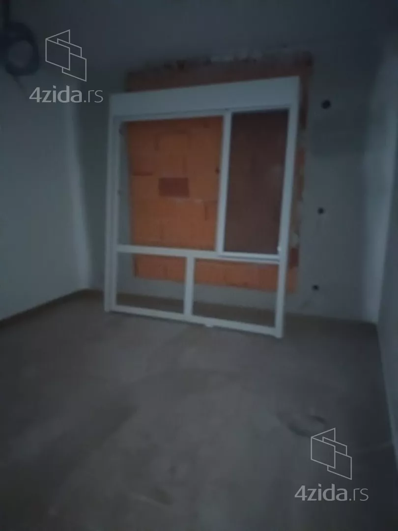 Poslovna zgrada | 4zida