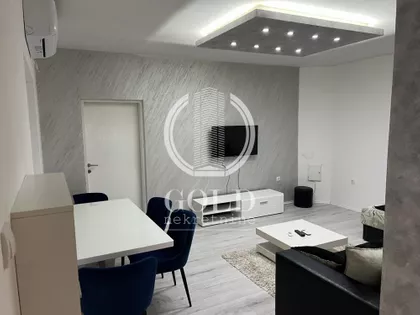 Lasla Gala | 4zida.rs