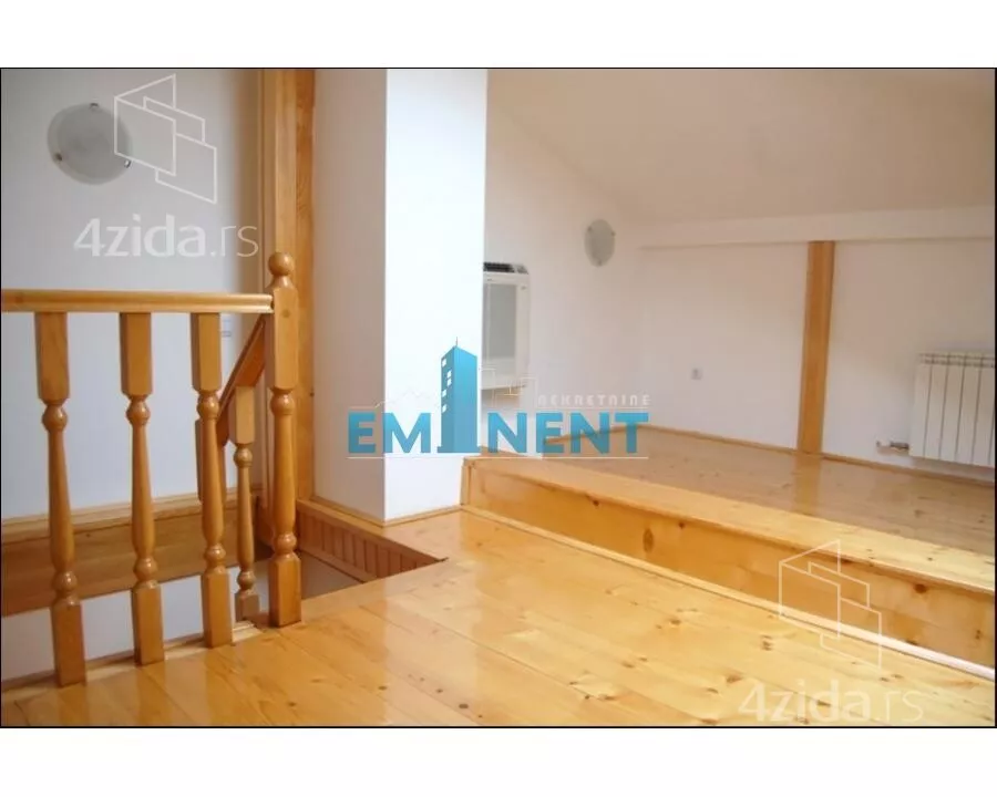 Sedmosoban stan | 4zida