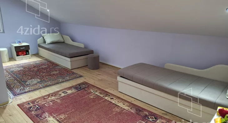 Četvoroiposoban stan | 4zida