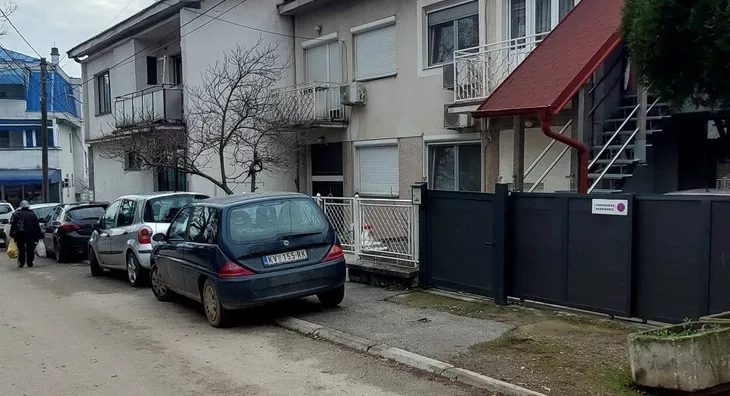 Sedmosoban stan | 4zida