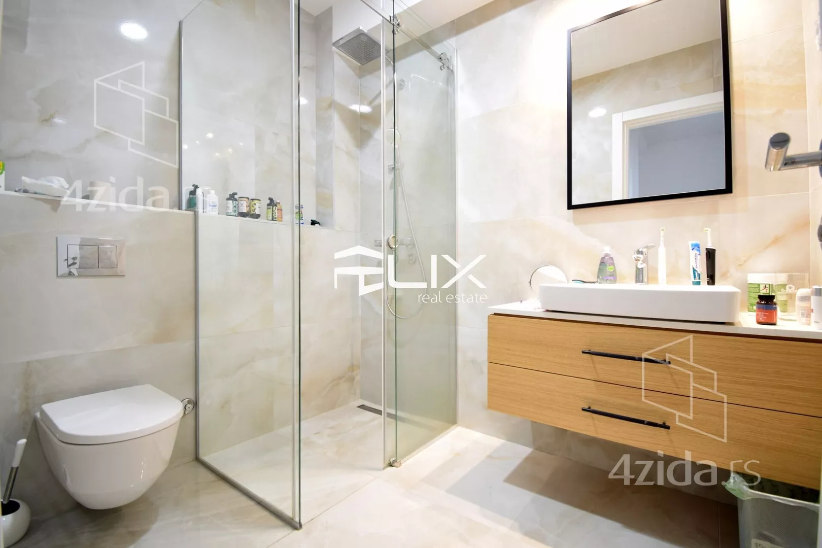 Šestosoban stan | 4zida