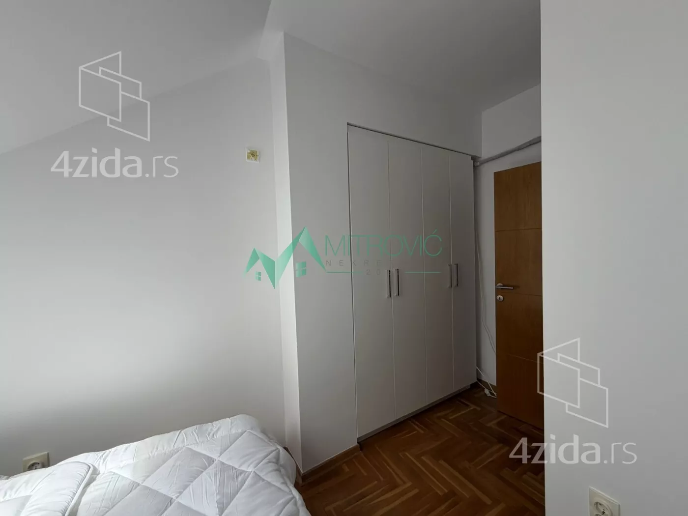 Četvoroiposoban stan | 4zida