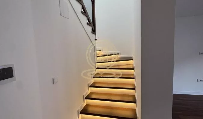 Šestosoban stan | 4zida