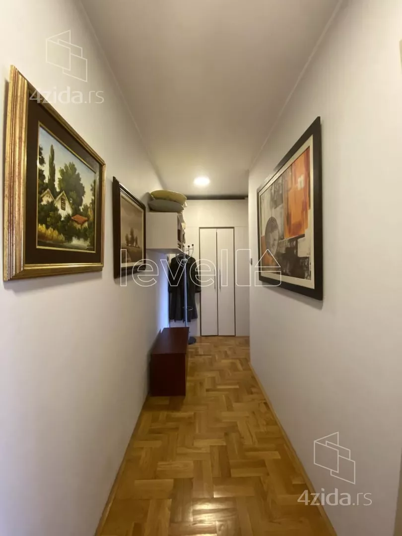 Šestosoban stan | 4zida