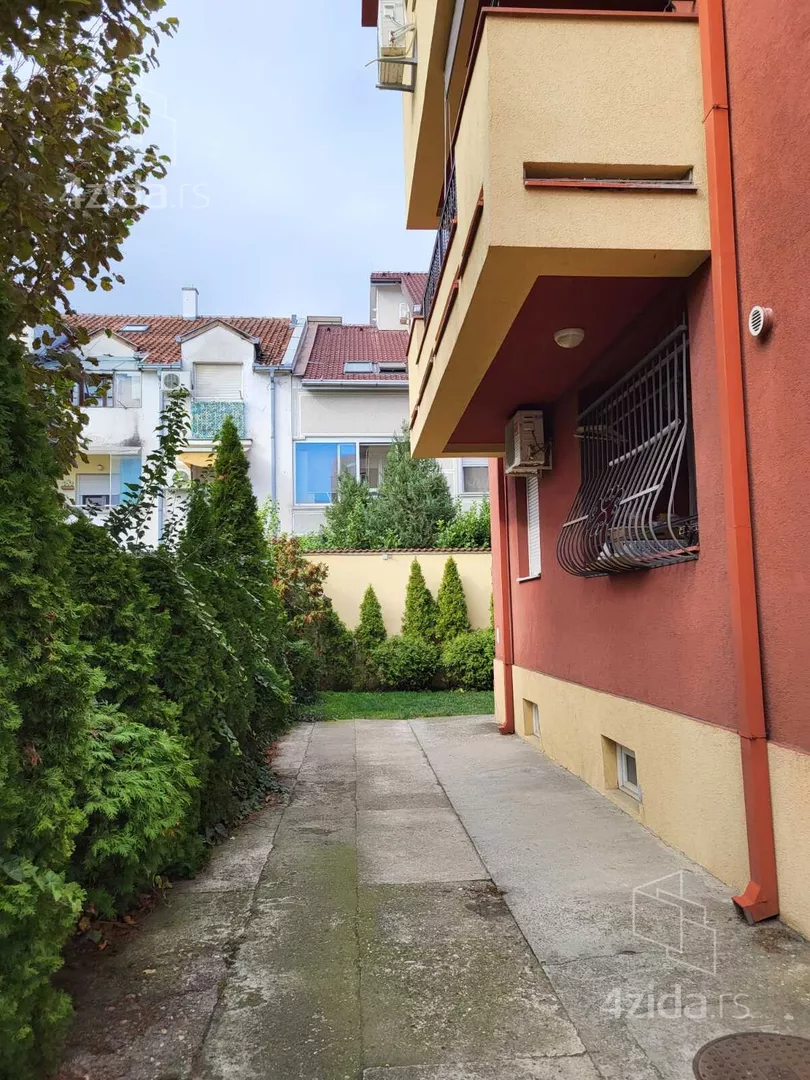 Petosoban stan | 4zida