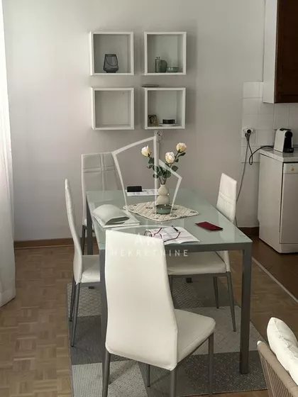Jovana Ćirilova | 4zida.rs