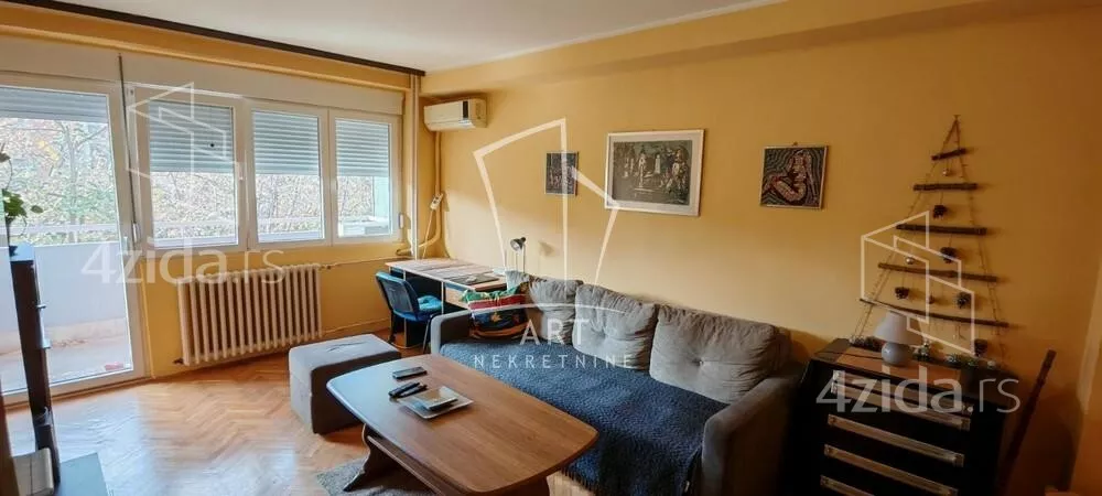 Šestosoban stan | 4zida