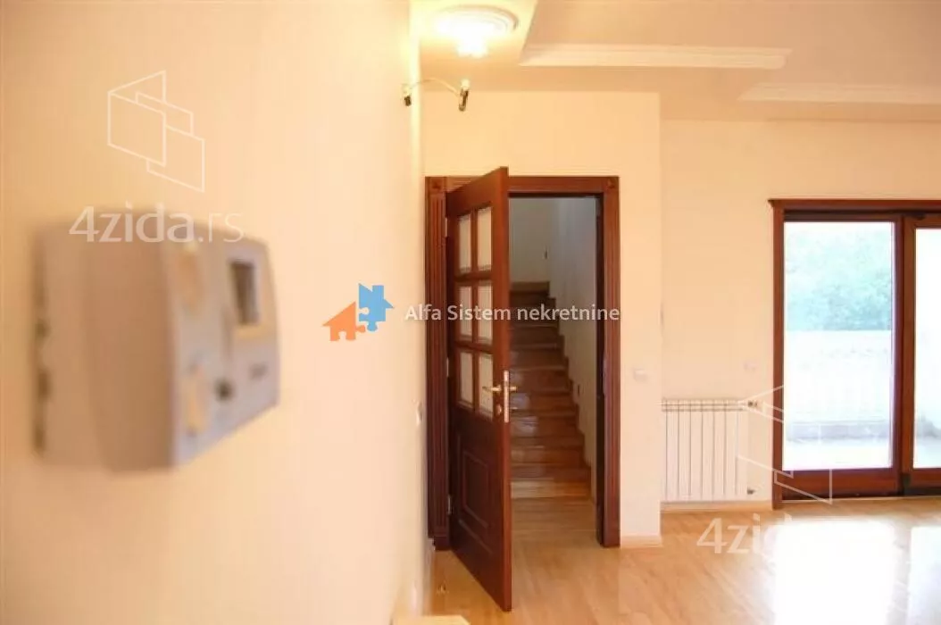 Šestosoban stan | 4zida