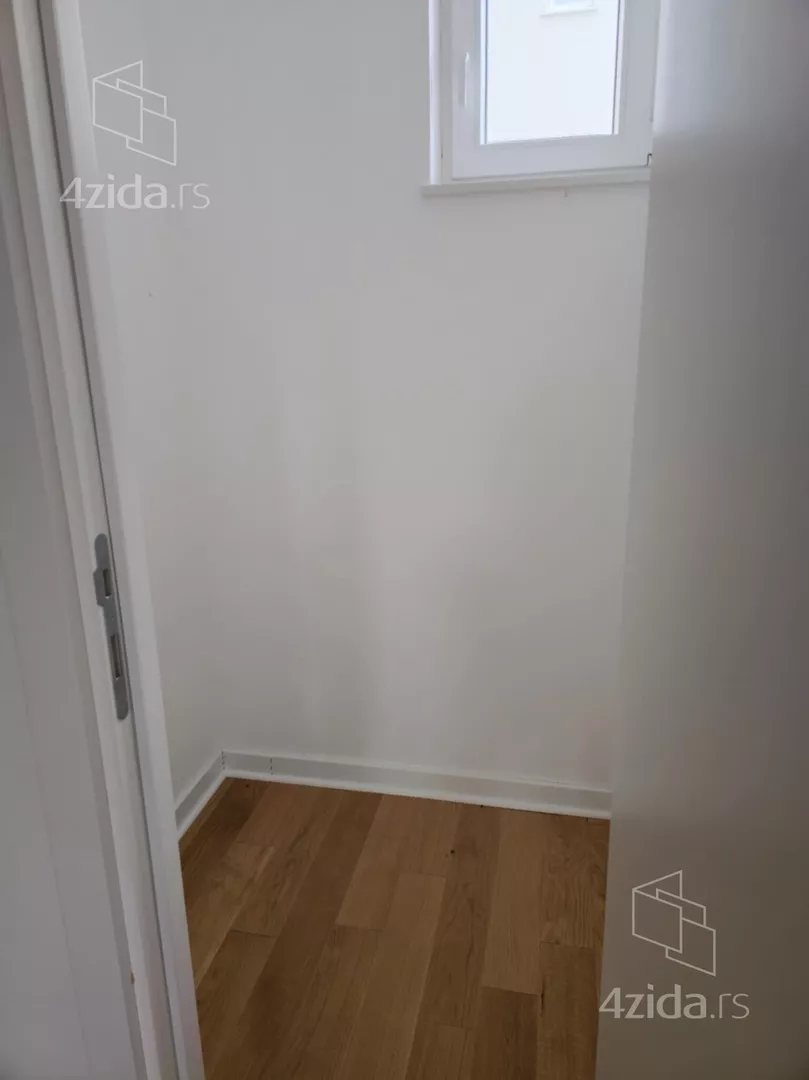 Četvoroiposoban stan | 4zida