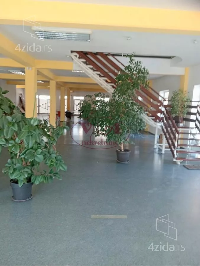 Poslovna zgrada | 4zida