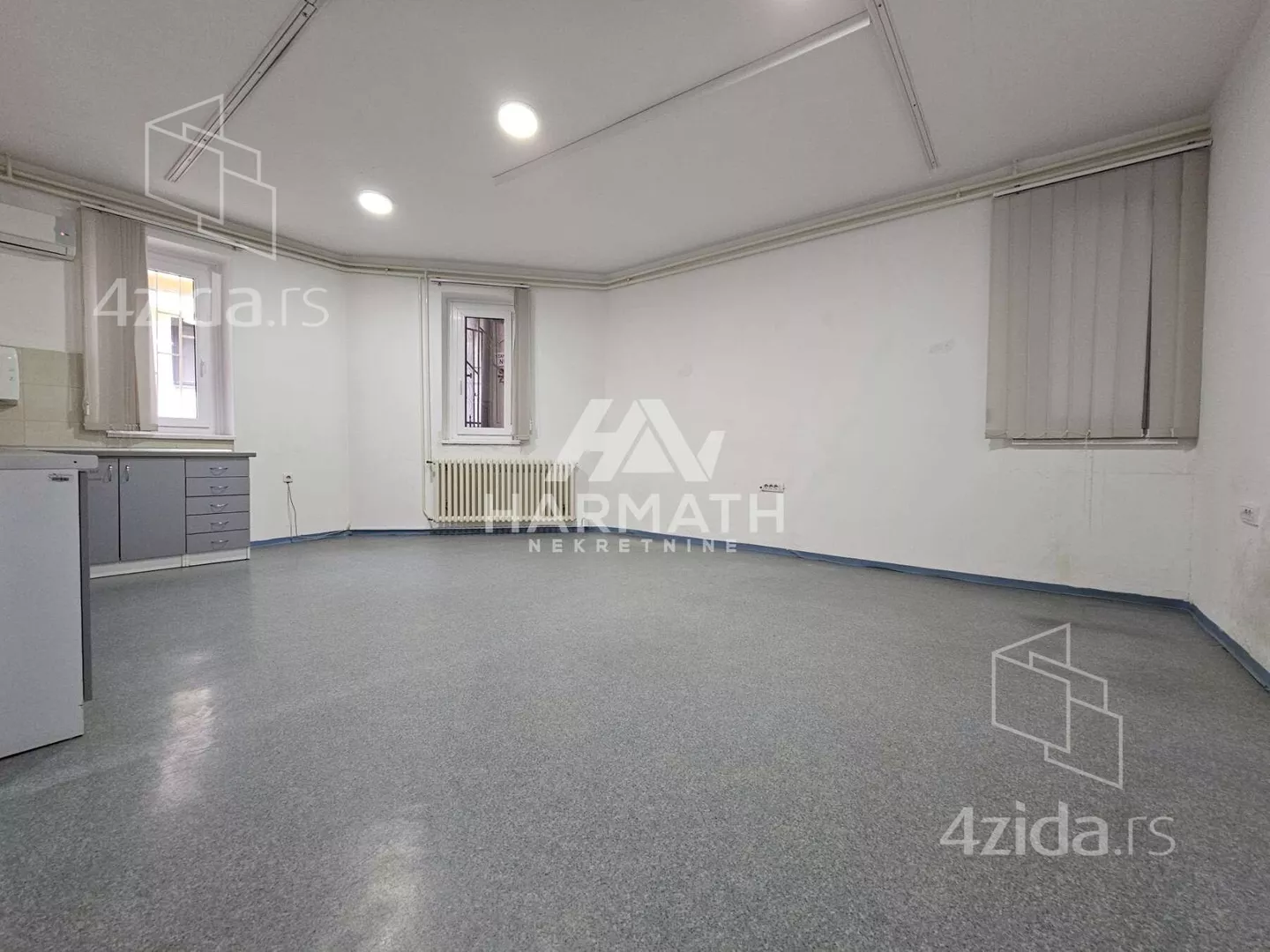 Poslovna zgrada | 4zida