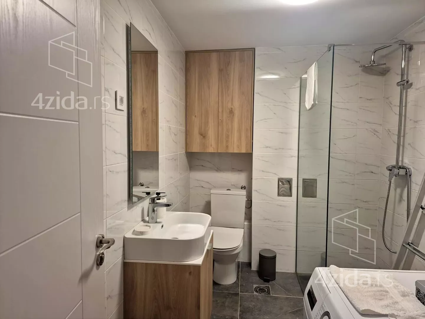 Četvoroiposoban stan | 4zida