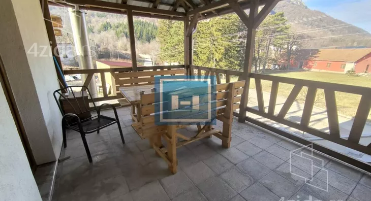 Poslovna zgrada | 4zida