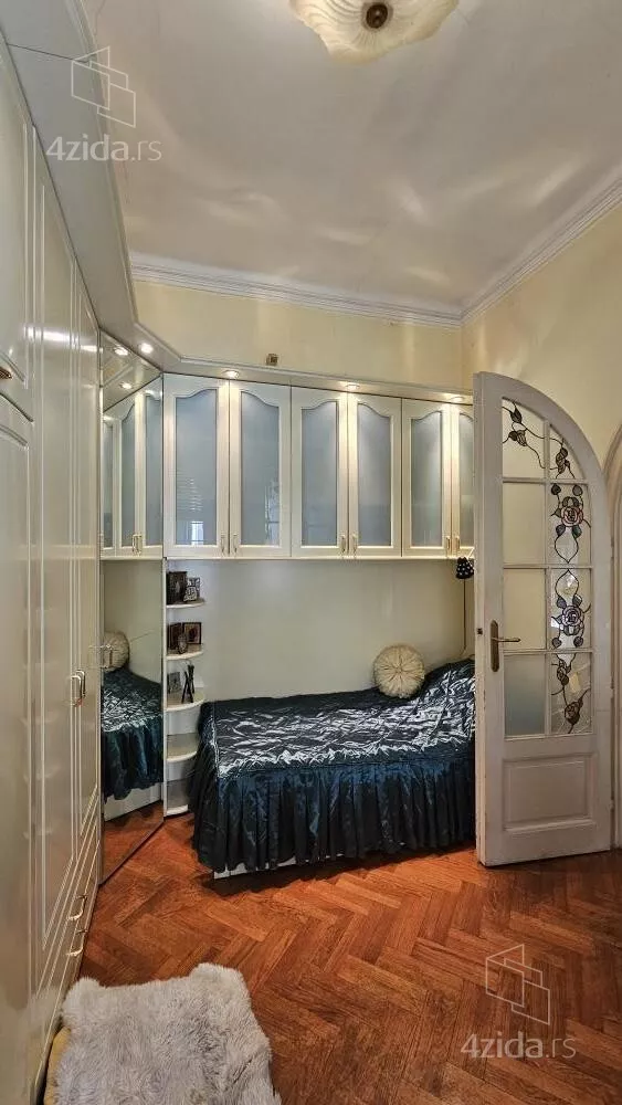 Petoiposoban stan | 4zida