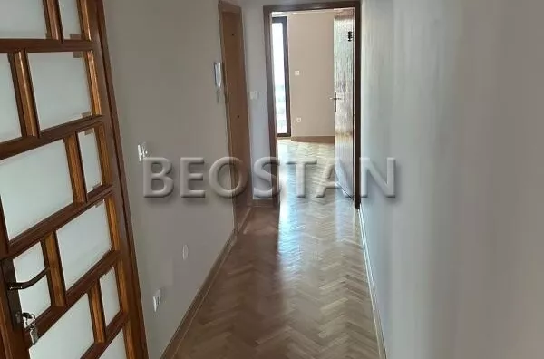 Šestosoban stan | 4zida