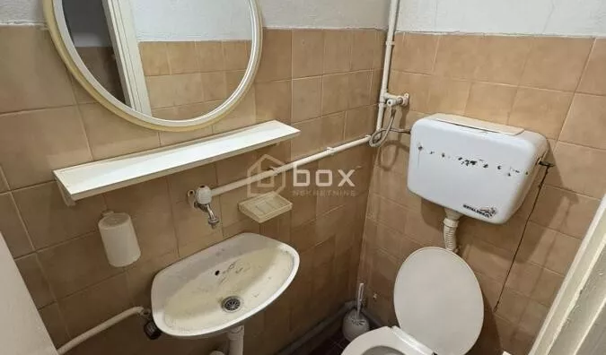 Poslovna zgrada | 4zida