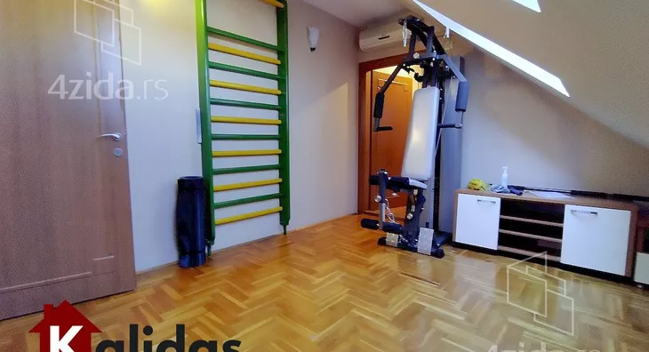Četvoroiposoban stan | 4zida