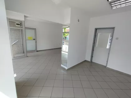 Crveni Pevac | 4zida.rs