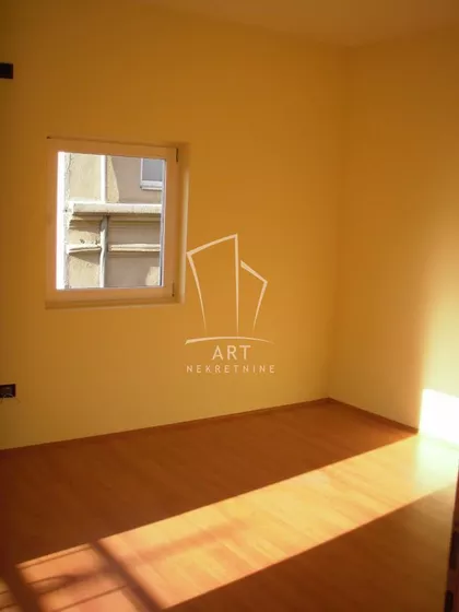 Zmaj Jovina | 4zida.rs