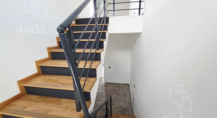 Četvoroiposoban stan | 4zida