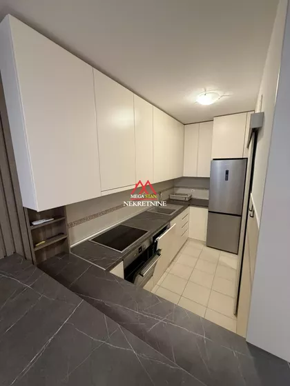 Petra Drapšina | 4zida.rs