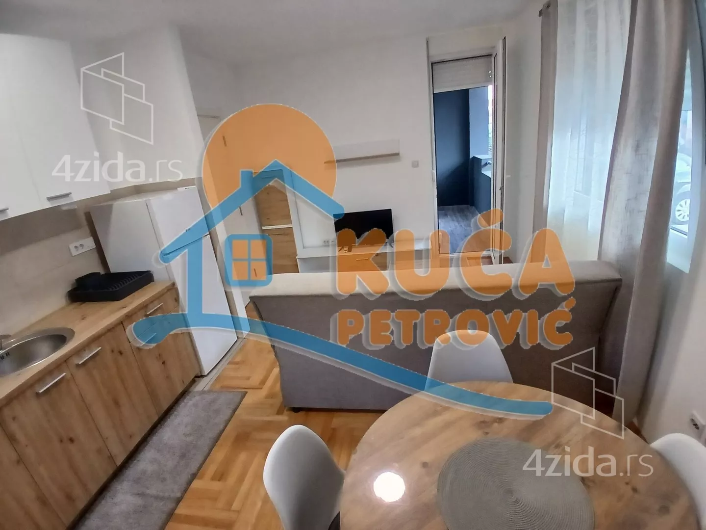Jednoiposoban stan | 4zida
