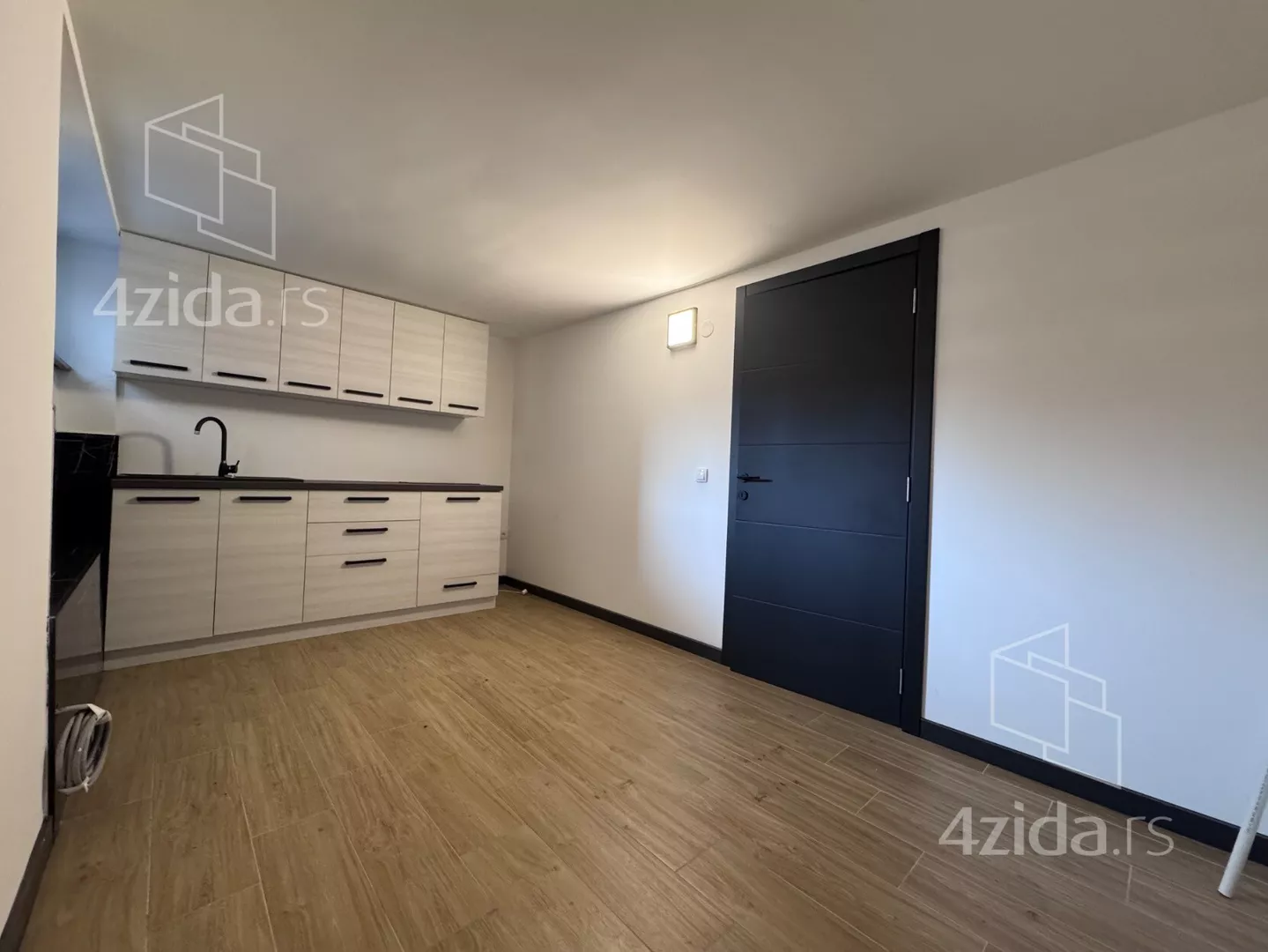 Lokal | 4zida