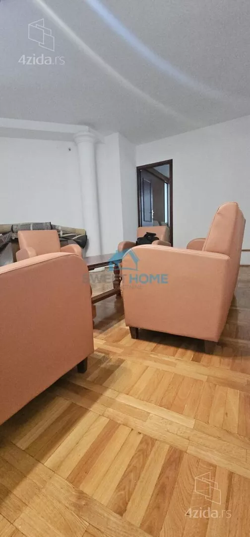 Poslovna zgrada | 4zida