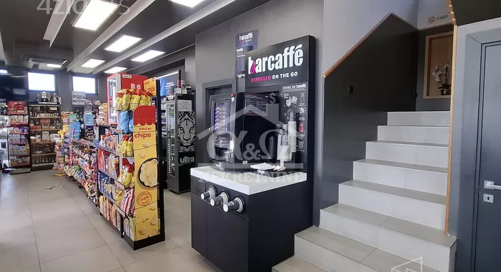 Poslovna zgrada | 4zida