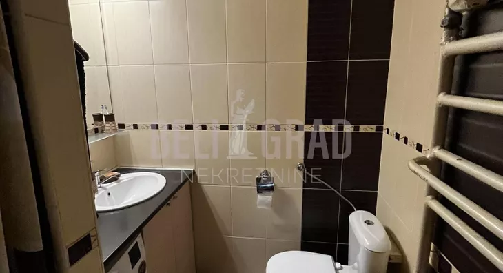 Šestosoban stan | 4zida